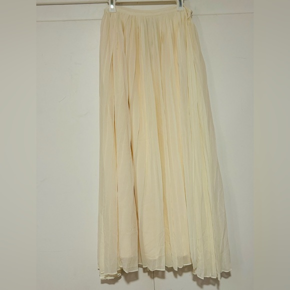 Dainty Jewell’s Maxi Cream Pleated Skirt - Picture 1 of 4